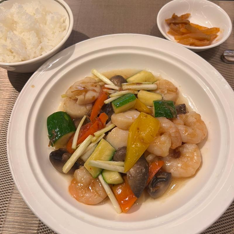 エビとホタテのXO醬炒め(中国飯店 倶楽湾)