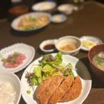 まぐろネギトロ厚切ハムカツ定食(ごち屋 九段店 （ごちや）)