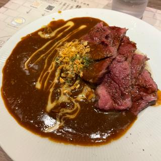 ステーキ肉増し＆煮込みカレー(ステーキライスとカレーの店 センタービーフ西新宿店)