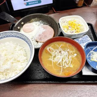 ハムエッグ納豆定食