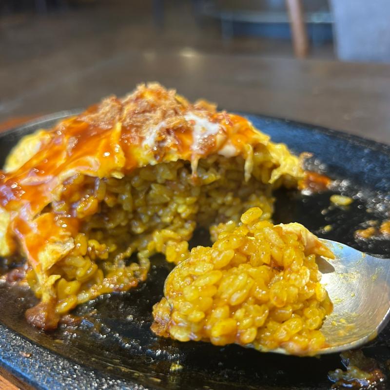 名物！オムライスカレー(コリアンダ)