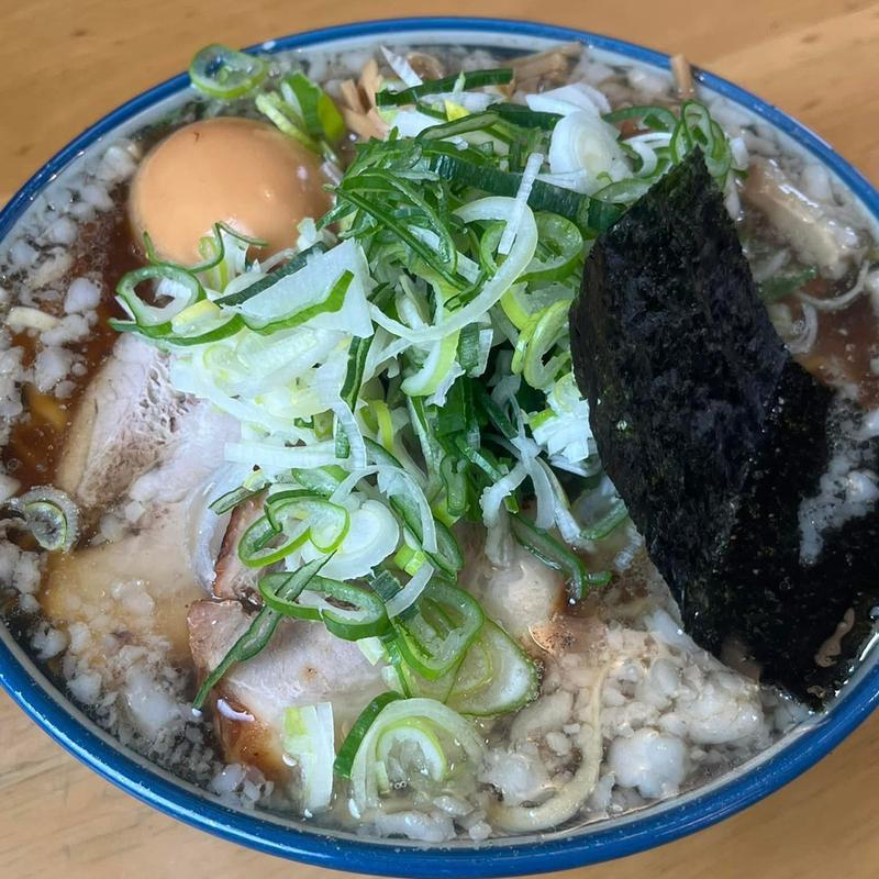 ラーメン 普通盛り 太麺 味玉(らーめん　満び)