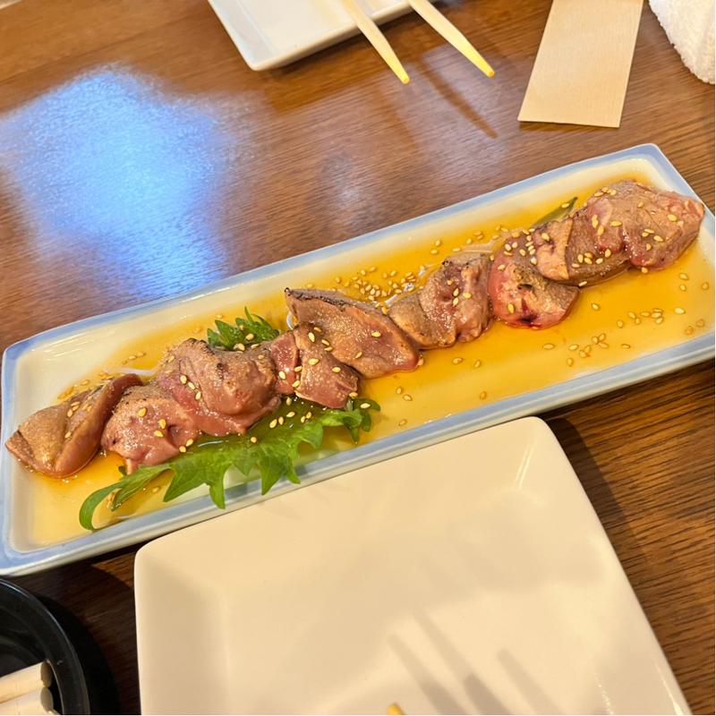 鶏白レバー炙り刺し(鶏豚ダイニング 千鶏家 輝々)