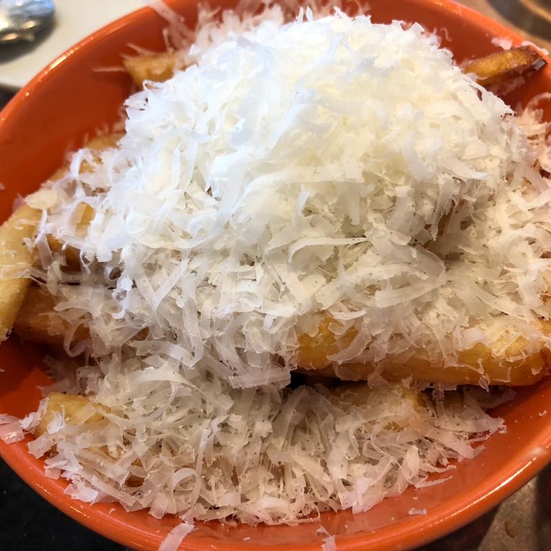 フライドポテト～ふわふわ粉チーズ トリュフ風味～(学芸大 Wine Table)