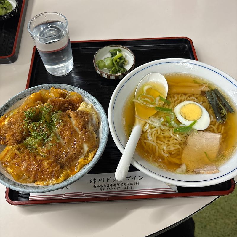 半ラーメン半カツ丼(津川ドライブイン  （ツガワドライブイン）)