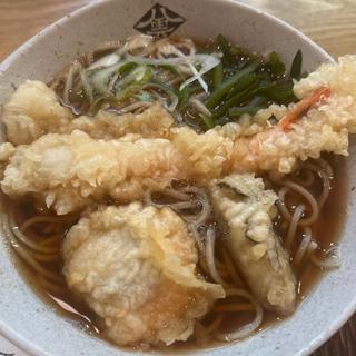 帆立と牡蠣のそば(そばとお酒 八雲 地下街オーロラタウン店)