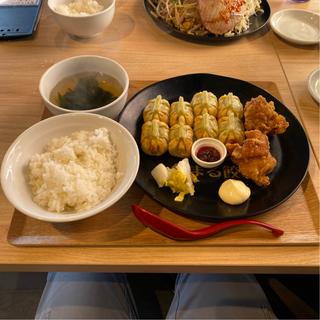 しそ丸8カラ定食(金まる餃子)