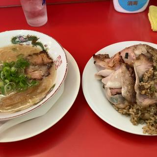 豚骨小ラーメン　焼飯中(山さんラーメン)
