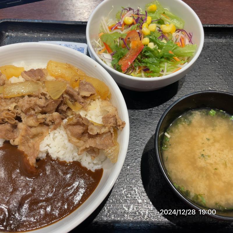 肉だく牛黒カレー(吉野家 羽田空港第２ターミナルビル店)