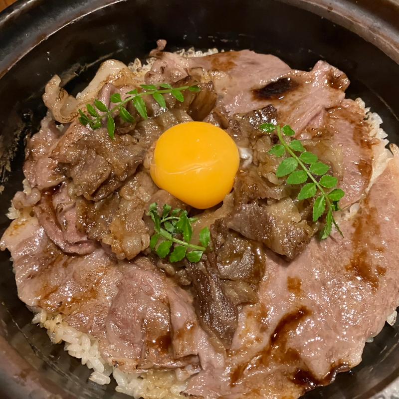 黒毛和牛　牛炊き土鍋めし(美食 米門 品川店 （ビショクマイモン）)