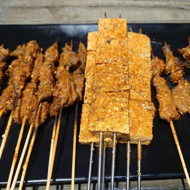 ラム肉炭火串焼き（10本）✕鉄板臭豆腐（3本）✕豚カルビ串焼き（3本）(太陽城 池袋本店)