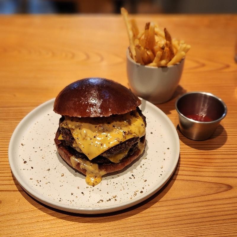 和牛チーズバーガー ダブル(Gui's Burger ギーズバーガー芦屋)