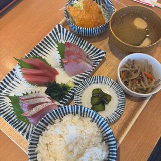 お刺身三点定食(個室完備居酒屋 大衆食堂 安べゑ 八潮駅南口店)