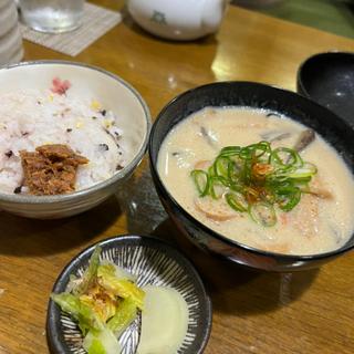 〆のご飯セット 粕汁(よもぎ)