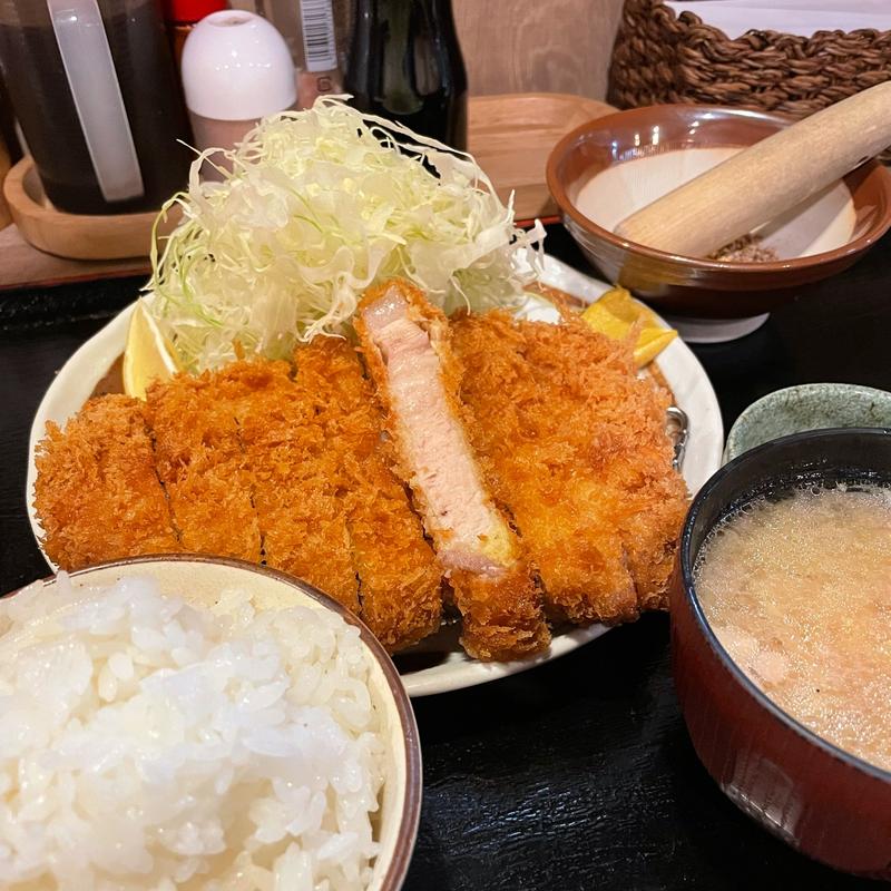 リプロースカツ定食(とんかつ有馬)