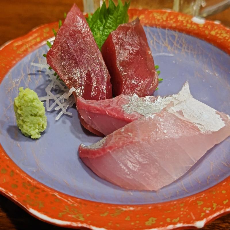 天然かんぱち・生本まぐろ赤身(魚と酒はなたれ)