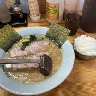 味噌ラーメン　チャーシュー3枚　半ライス