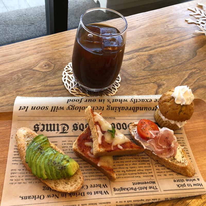 軽食プレート（3種のトースト・デザートマフィン・ドリンク）(生はちみつ食パン専門店ローズメイ宮原店)