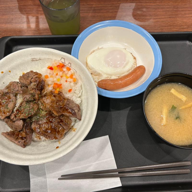 カットステーキ丼＋ソーセージエッグ(松屋 川口駅前店 )