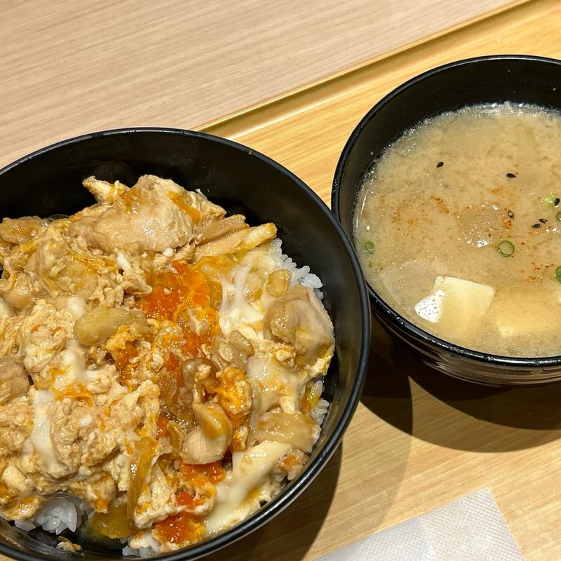 地鶏親子丼～阿波尾鶏～（豚汁変更）(やよい軒 姫路飾磨店)