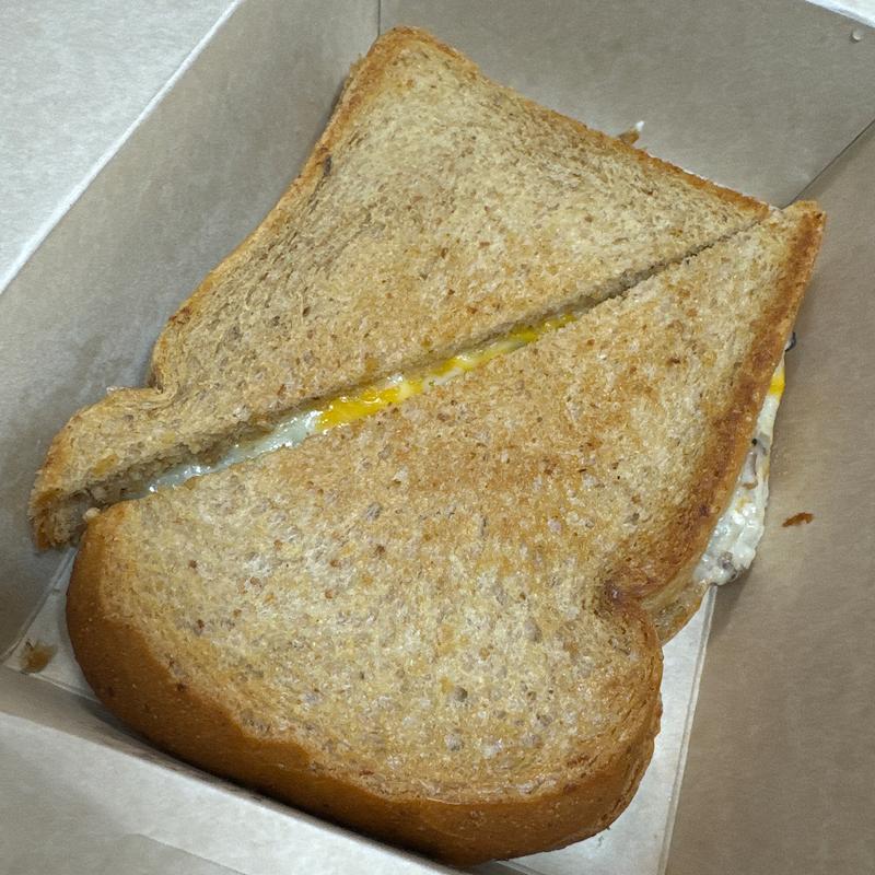 クリーミーマッシュルームサンド(almond hostel & cafe)