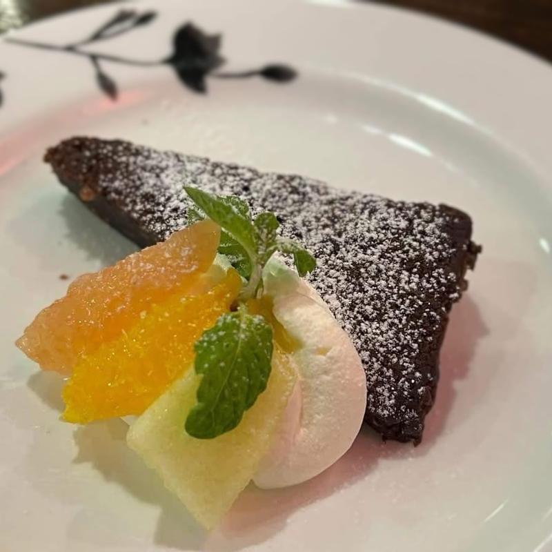 トルタカプレーゼ(ラ・ピッコラ・ターヴォラ)