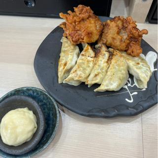 餃子・唐揚げ(鶏白湯専門店つけ麺まるや 千葉八千代米本店)