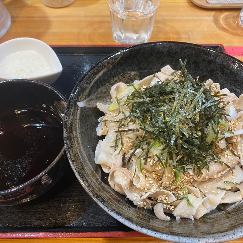肉そば（冷、 並）＆肉増し(蕎麦とラー油で幸なった。天満橋本店)
