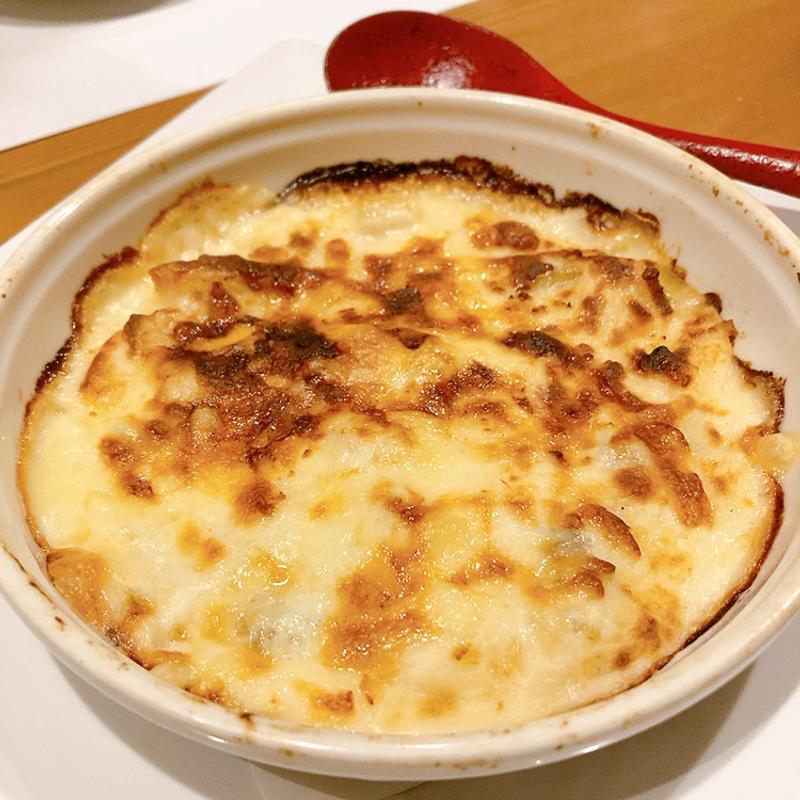 貝柱と根菜の白味噌グラタン(料理や 万ぷく)