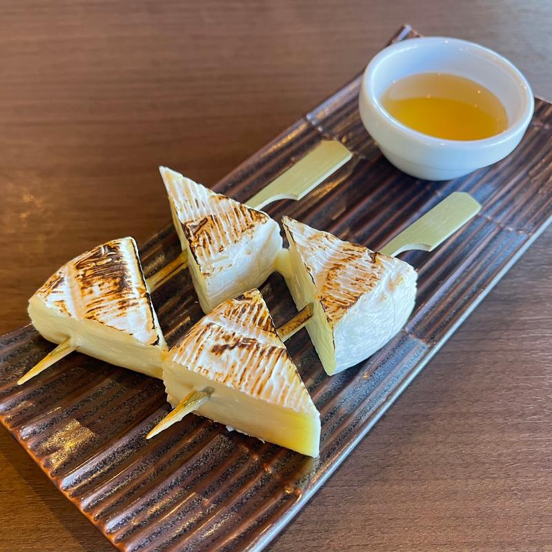 炙りカマンベール串(万葉庵)