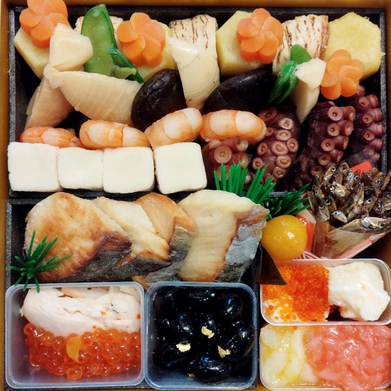 新春おせち〈三段重〉(わらびの里（株）)