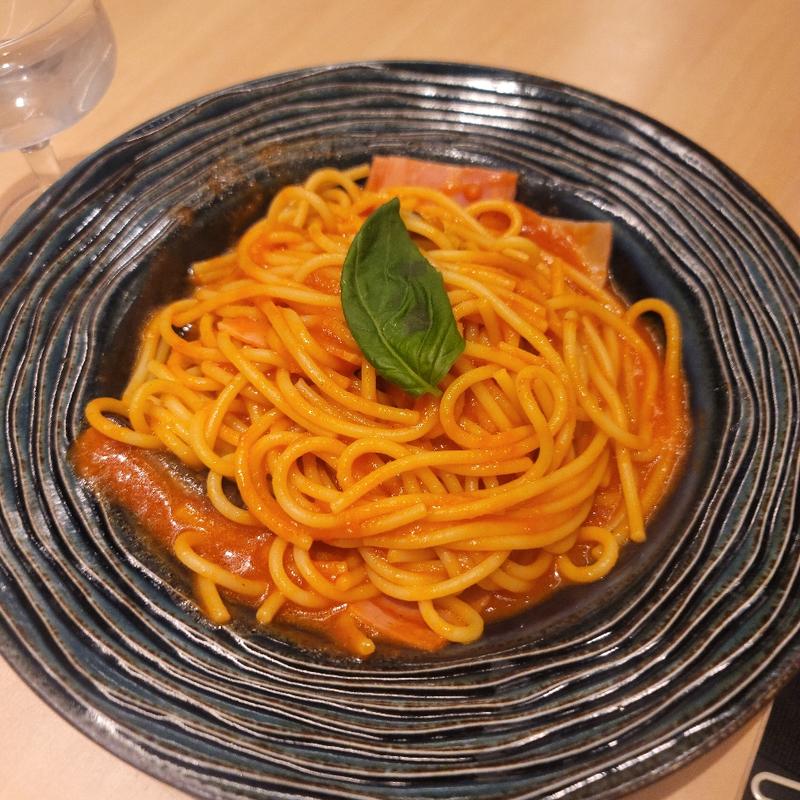 [太麺】ナスとベーコンの
トマトソース (揚げナス.
ベーコン-バジル)(エビノスパゲッティ 丸ビル店)