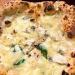 Pizza 4 Formaggi  クアトロフォルマッジ