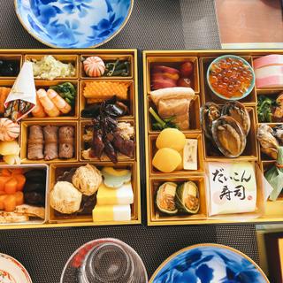 五彩二段重(割烹 いけ森)