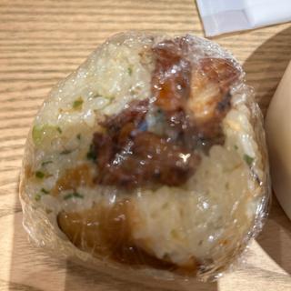 きんぴらごぼうと鶏はらみのおにぎり