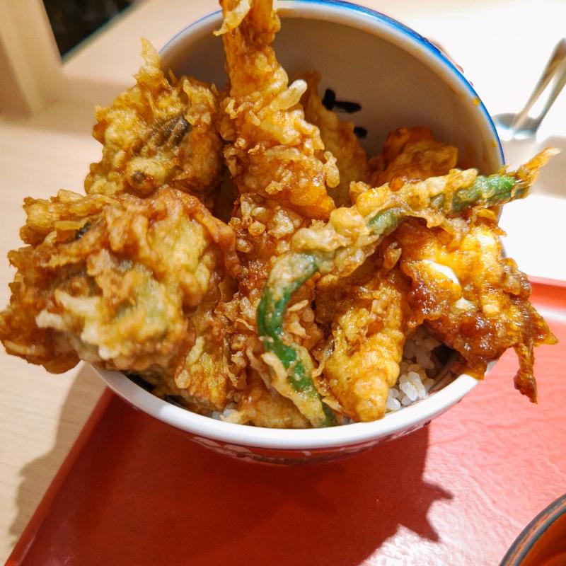 牡蠣と旬野菜の天丼(天麩羅えびのや ウィング上大岡店)