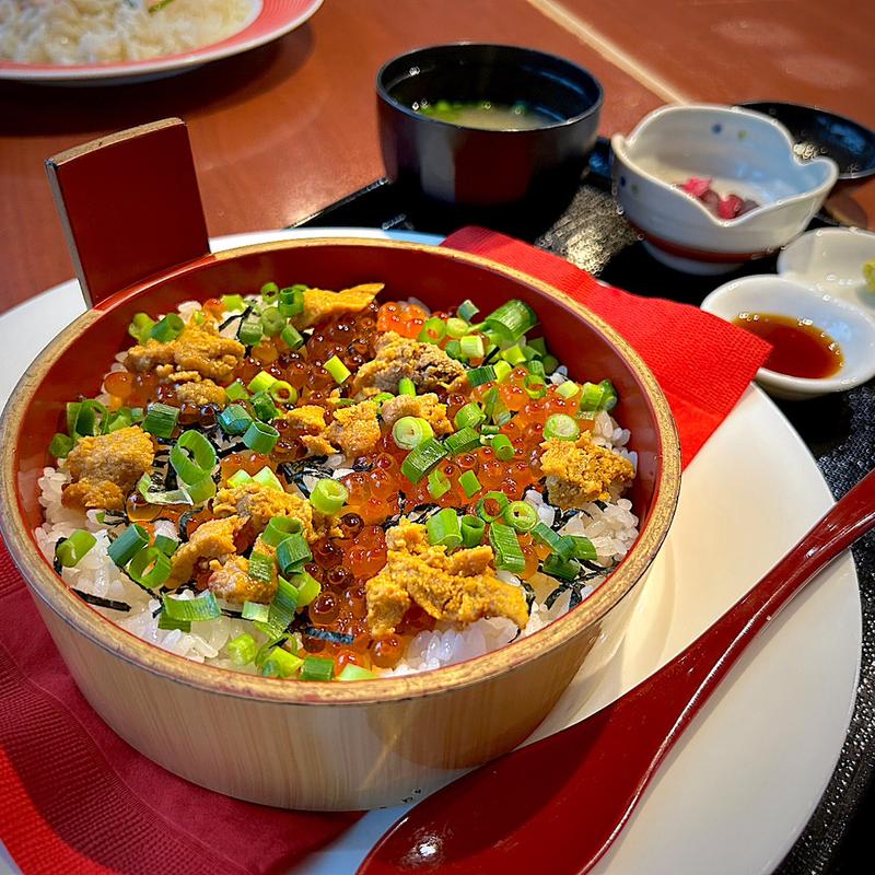 うにといくらの贅沢丼(シーフードレストランメヒコ いわきフラミンゴ館)