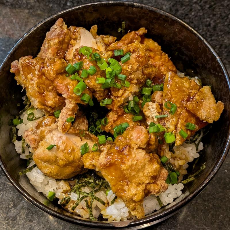 唐揚げ丼(大衆やきとり酒場 極楽鳥)