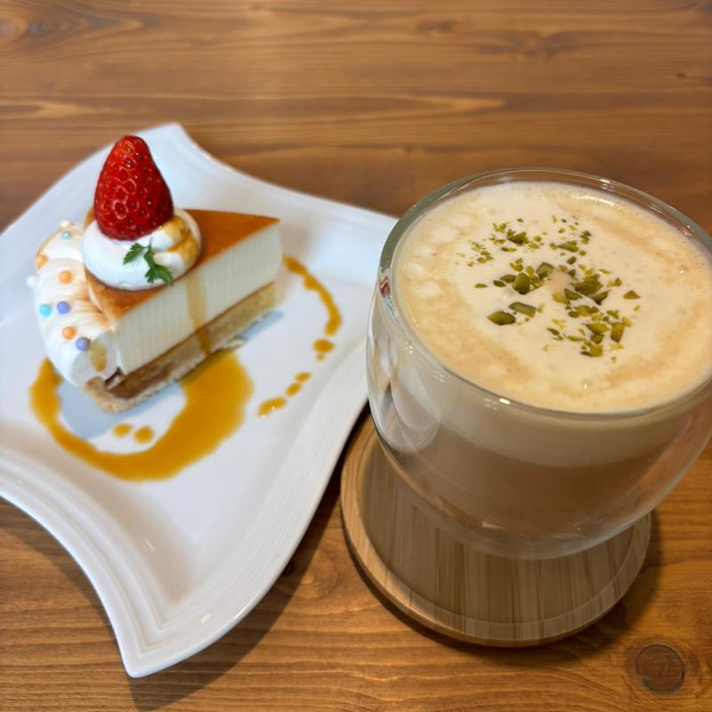 キャラメルミルクティーとプリンタルト(N'ma cafe)