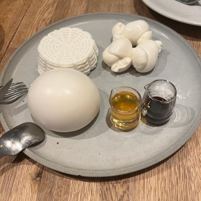 3種チーズプレート(GOOD CHEESE GOOD PIZZA)