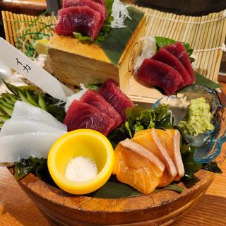 本まぐろ入り刺身盛り合わせ(本マグロ炉端劇場 魚島屋)