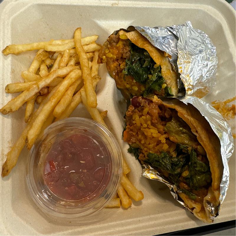 チリビーンズ＆チーズブリトー(藤花食堂)