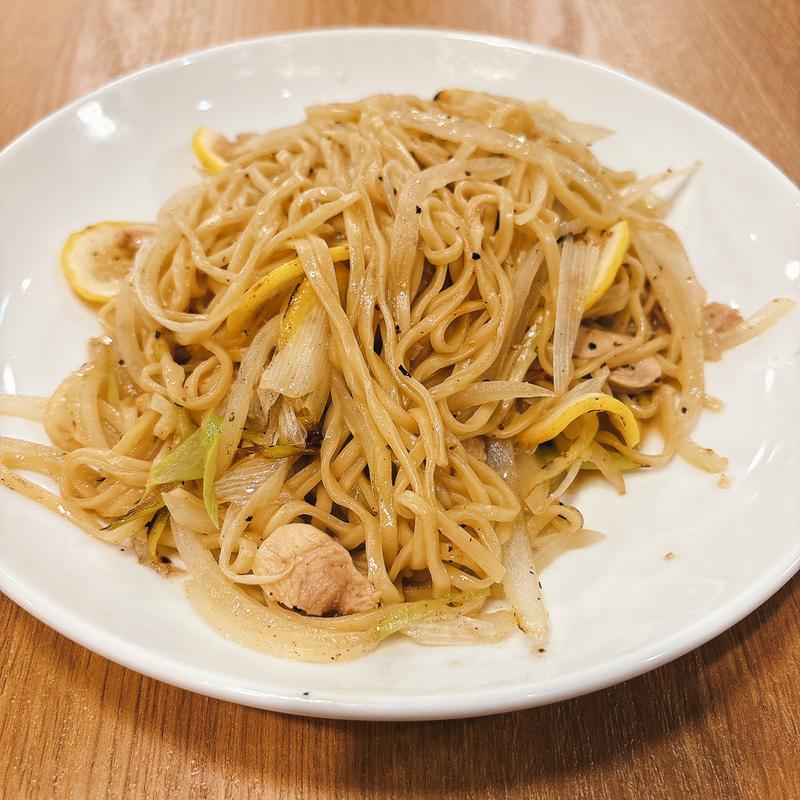 鷄レモン黒胡椒焼きそば(ゴールデンタイガー 大阪梅田D.D.HOUSE)