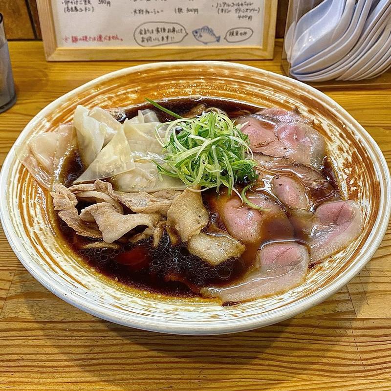 イベリコ豚中華そば 自家製ワンタン(らーめん 彩哲 ～isato～)