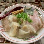 ワンタン麺（塩）(町田 龍聖軒)
