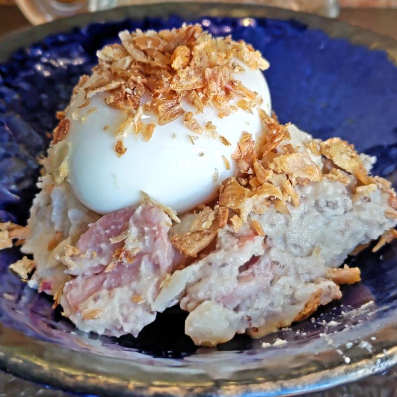 台湾ソーセージと半熟卵のポテトサラダ(蒸気集團)