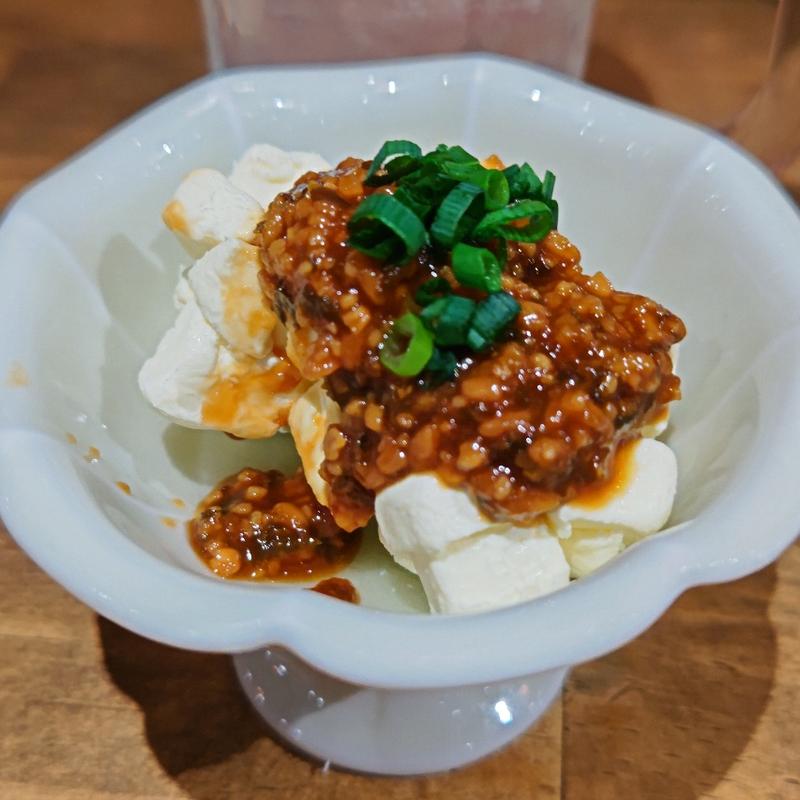 クリームチーズの青唐醤油がけ(横浜 肉寿司)