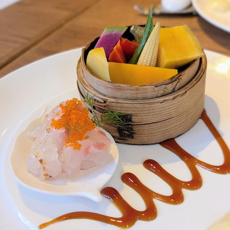 三浦の朝採れ蒸し野菜と鮮魚のカルパッチョ(蔭山樓)