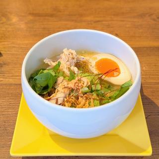 蔭山樓名物 鶏白湯塩そば(蔭山樓)