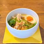 蔭山樓名物 鶏白湯塩そば(蔭山樓)
